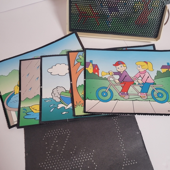 Vintage 1967 Hasboro Lite Brite - Picture 3 of 12